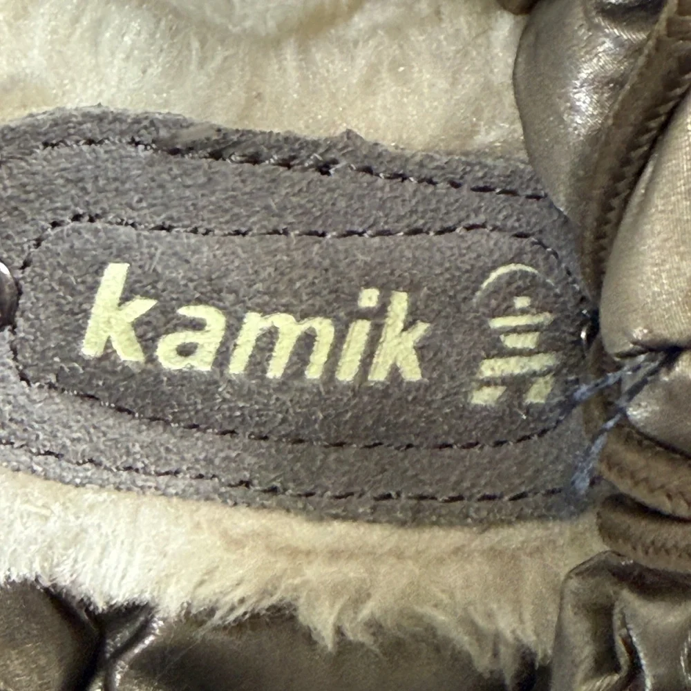 Kamik Snow Boots  sz 11 Women's Waterproof Metallic Silver Winter Boots Ski Hike
